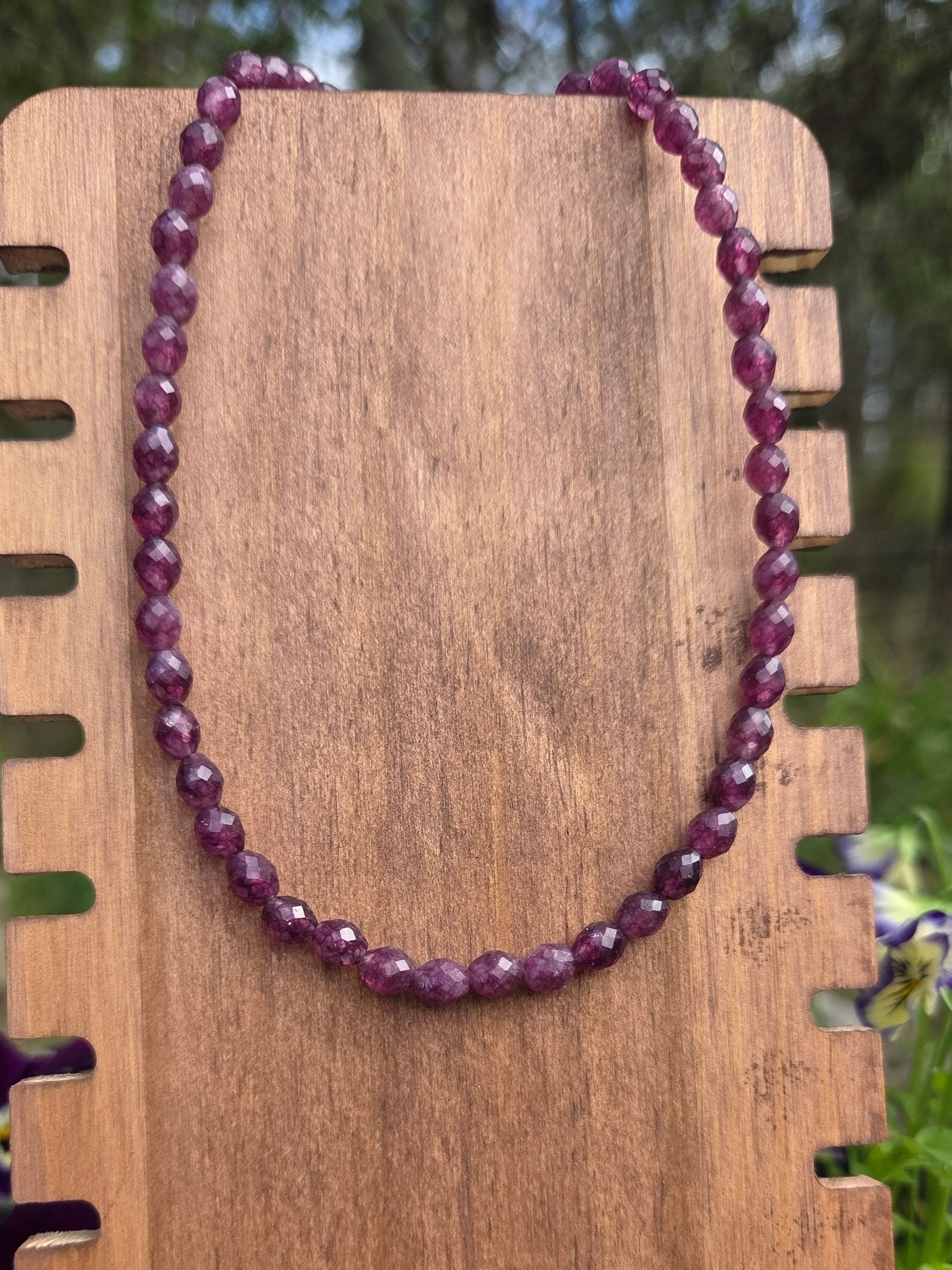 Garnet chocker