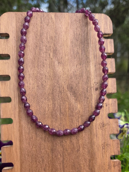 Garnet chocker