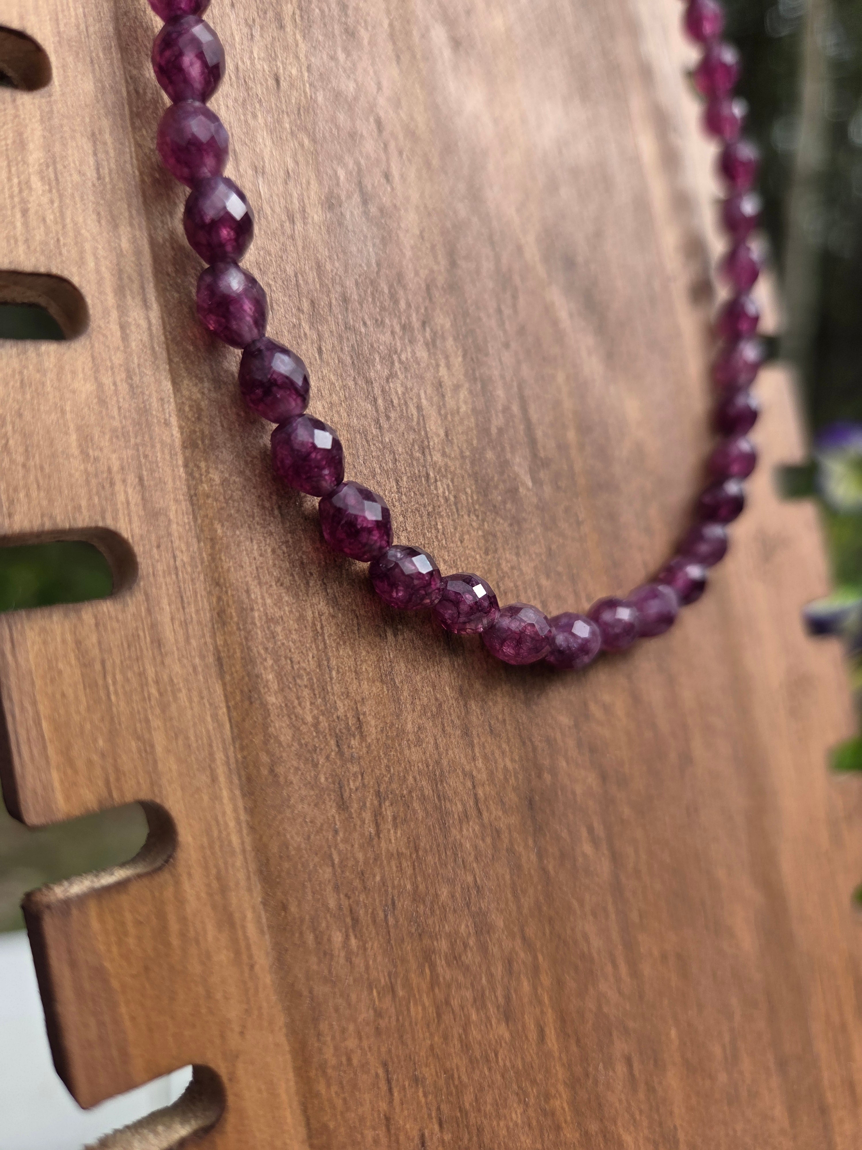 Garnet chocker