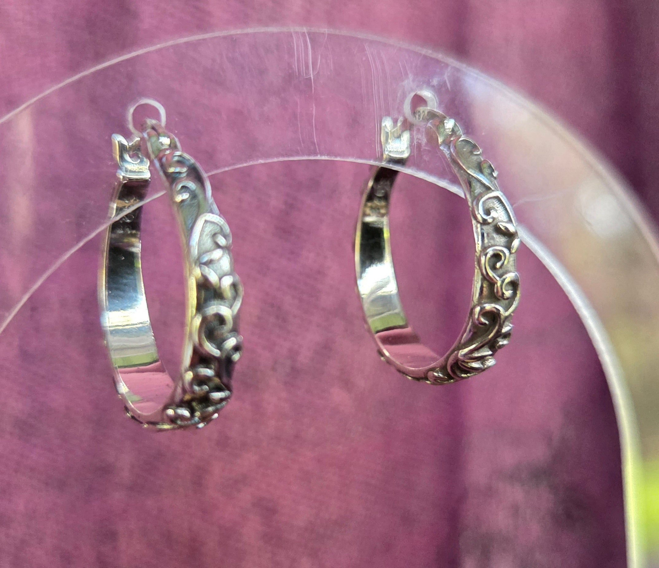Tapering vine hoops
